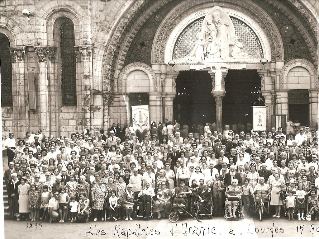 LOURDES 1974 PELERINAGE DES ORANAIS  (1).jpg